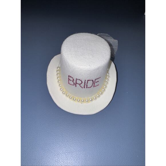 BRIDE Mini TOP HAT FASCINATOR NEW Clip On PEARLS TULLE BOW Bachelorette WEDDING - Picture 1 of 3
